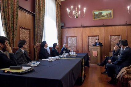 Ramón García es el nuevo doctor en Derecho PUCV