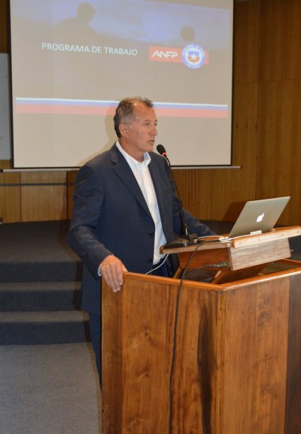 Visita de Harold Mayne-Nicholls a EFI PUCV