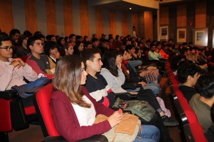 Facultad recibe a los estudiantes de primer año que se incorporan a las aulas de la PUCV