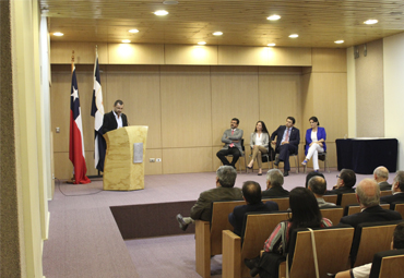 Católica de Valparaíso entrega reconocimiento a académicos que acceden a jerarquía de Profesor Titular