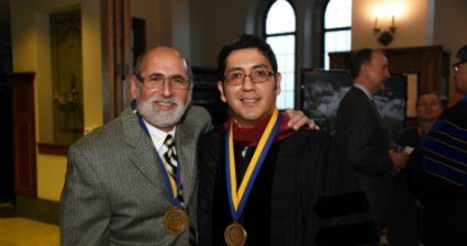 Profesor Salas es recibido en ceremonia oficial por pasantía en Dominican University