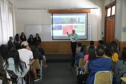 Escuela de Comercio PUCV recibe a una nueva generación de Estudiantes de Pregrado