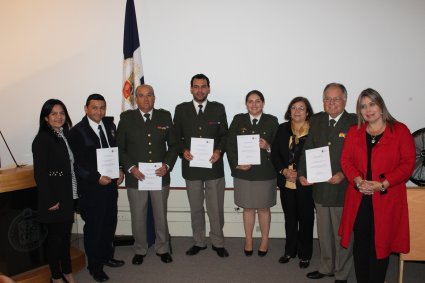 Facultad y Escuela de Comercio certifican a bomberos de la provincia de Marga Marga