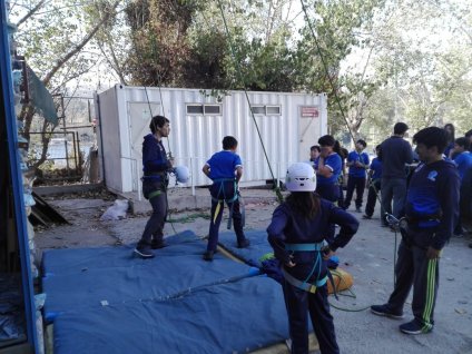 Estudiantes de colegio porteño visitan dependencias de la Escuela De Educación Física Pucv