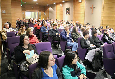 Manfred Wilhelmy dictó conferencia sobre mitos y símbolos de Japón