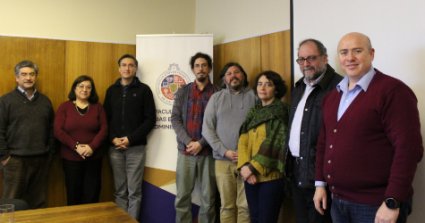 Profesor Daniel Goya presenta en Seminario de Investigación FCEA