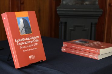 Dra. Berta Silva presentó su libro sobre Gobiernos Corporativos