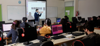 Estudiantes de pre y postgrado profundizan conocimientos sobre análisis y programación de datos