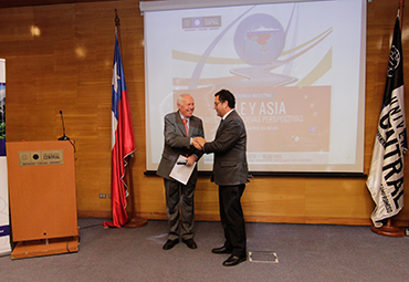 Manfred Wilhelmy realiza Conferencia Magistral sobre Chile y Asia Pacífico en la Universidad Central