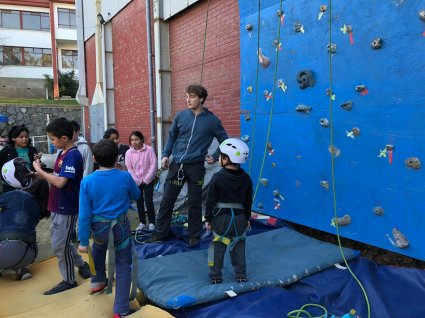 Escuela de Trabajo Social y Centro de Vacaciones Solidarias realizaron actividades durante vacaciones para niños y jóvenes de Barrio Puerto