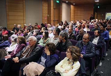 Clase magistral de Alan Meller conmemoró los 150 años del nacimiento de Mahatma Gandhi en CEA PUCV