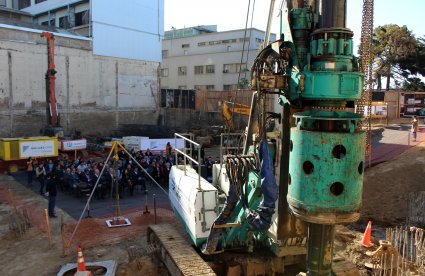 Bendicen y colocan primera piedra del nuevo edificio para Escuelas de Ingeniería Civil e Ingeniería en Construcción