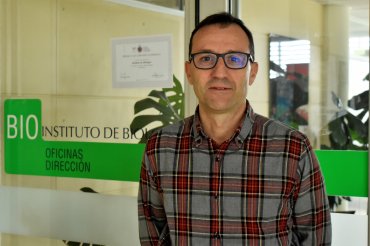 Experto en virus de peces se encuentra en Chile para reforzar lazos de colaboración con equipo de investigadores PUCV