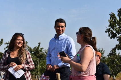 Cooperativa francesa de agricultores y ganaderos visitan la Estación Experimental