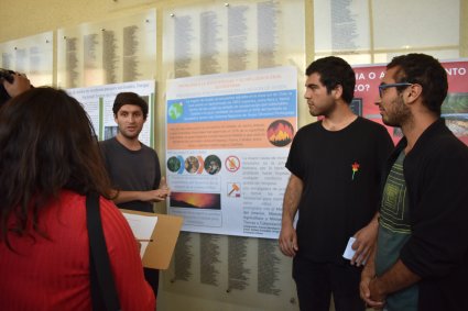 Estudiantes de la asignatura Conservación de Recursos Naturales Renovables exponen posters sobre problemáticas ambientales