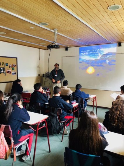 Profesor Wilson Barros realiza charla de entomología en el marco de “1000 Científicos 1000 Aulas” del Programa Explora CONICYT