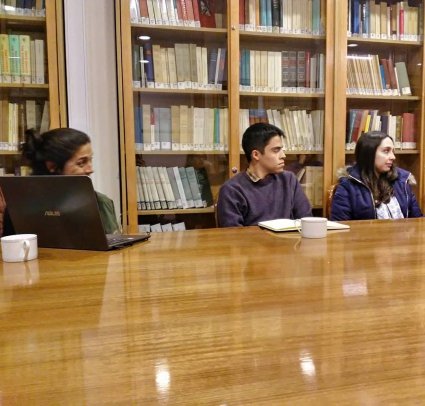 Investigadora Rocío Parra participa en conversatorio con estudiantes de Derecho PUCV