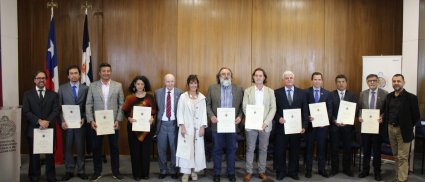 PUCV realiza ceremonia a académicos que accedieron a jerarquía de profesor titular