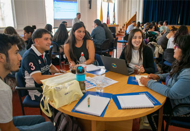 Estudiantes conocieron estructura de Modelo Educativo PUCV