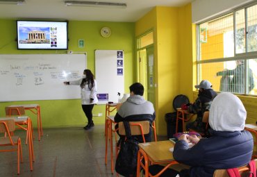 Profesores en formación de la PUCV vuelven a realizar sus prácticas profesionales de manera presencial