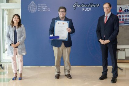 Derecho PUCV realiza ceremonia de graduación de Magíster en Derecho