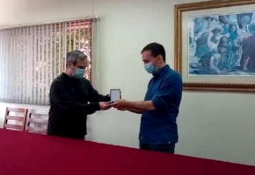 Doctorado en Filosofía entrega medalla al graduado Daniel Vilches