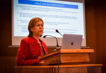 PUCV presentó nuevos estándares para la Formación Inicial Docente ante profesoras y profesores