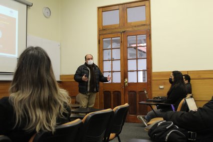 Profesores de Formación Fundamental reflexionan en torno a su quehacer