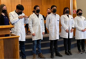 Instituto de Biología PUCV entrega piochas a estudiantes de Práctica Docente Inicial de la carrera de Pedagogía en Biología y Ciencias Naturales