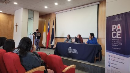 Estudiantes PACE participan de Jornada de Ciencias Sociales y Derecho