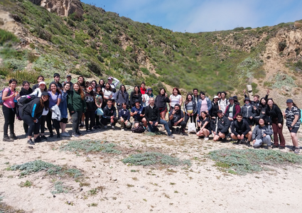 En terreno: estudiantes de pregrado del Instituto de Biología PUCV salen del campus para observar la flora y fauna de nuestra región