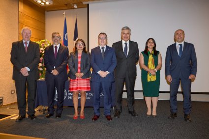 Ministro de Justicia y Derechos Humanos, Luis Cordero Vega, inaugura el año académico del Magíster en Derecho Administrativo de la PUCV