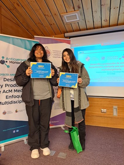 Estudiantes BETA experimentaron la ciencia en laboratorios PUCV