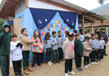 Instituto de Biología PUCV realiza importante donación a colegios de la Quinta Región