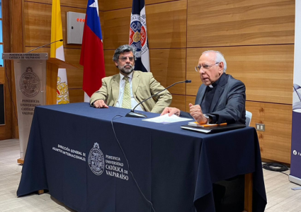 Visita del padre Mario Ángel Flores a la Facultad Eclesiástica de Teología