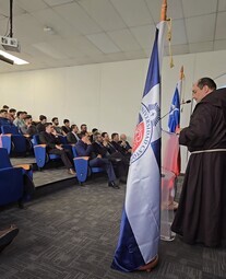 Vice Gran Canciller visita la Escuela de Ingeniería Mecánica