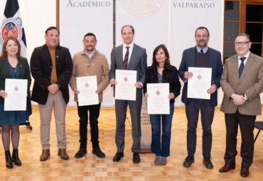 PUCV reconoce a siete destacados y destacadas docentes con ascenso a la categoría titular