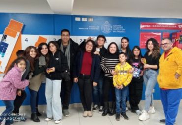 Estudiantes de Ingeniería en Administración de Negocios participan en actividad académica en familia