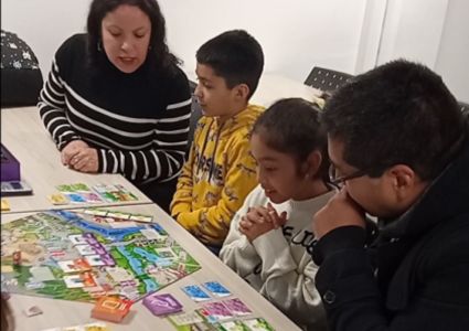 Estudiantes de Ingeniería en Administración de Negocios participan en actividad académica en familia