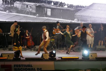 Conjunto Folklórico PUCV: Color, música e historia llegan al Municipal de Viña del Mar