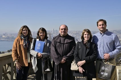 Vice Gran Canciller PUCV encabezó homenaje a familia fundadora de la Universidad