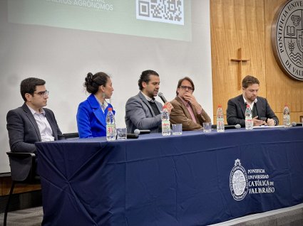 Conversatorio sobre el futuro de la agricultura en Chile marca celebración del 61º aniversario de la Escuela de Agronomía PUCV