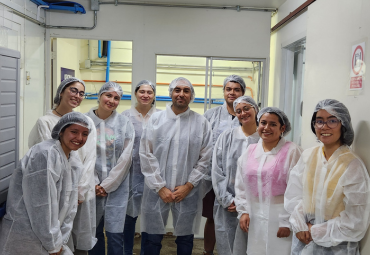 Estudiantes del Instituto de Biología PUCV visitan una de las empresas biotecnológicas más grandes de nuestro país