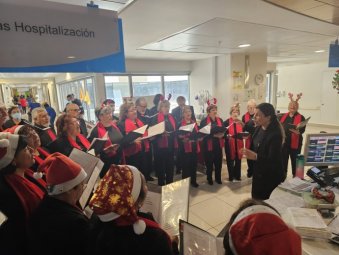 Con villancicos y regalos: Facultad de Teología participa en visita de Navidad al Hospital Gustavo Fricke de Viña del Mar