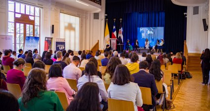 PUCV reúne a lo más selecto de la ciencia femenina