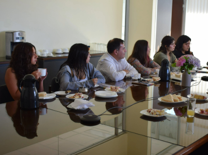 + Mujeres Científicas: Facultad recibe a estudiantes con desayuno de bienvenida