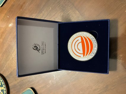 Profesor Emérito Sergio Marshall González recibe medalla de reconocimiento por la Organización Mundial de la Salud Animal (OMSA) por su larga trayectoria en su trabajo sobre el virus ISAV de los salmones.