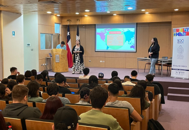 Charla de intercambio despierta interés estudiantil