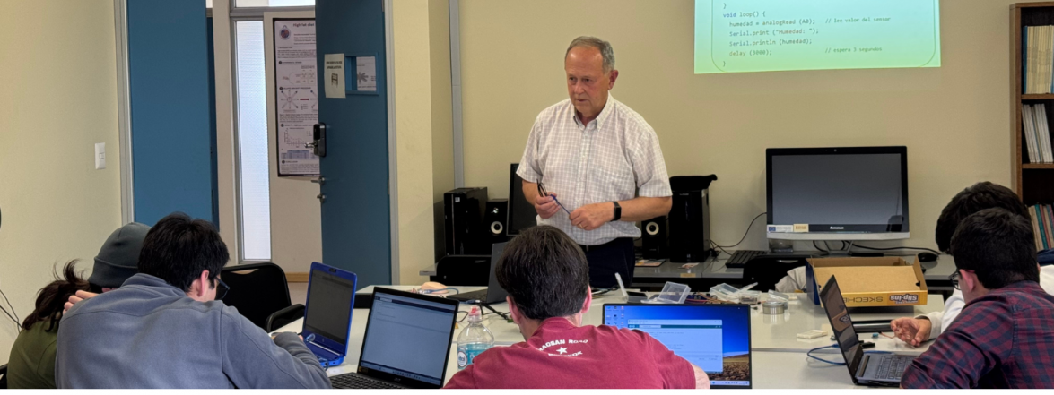 Innovación educativa en el Instituto de Química PUCV Profesor Pedro Hepp comparte su experiencia en la enseñanza de las ciencias con microprocesadores