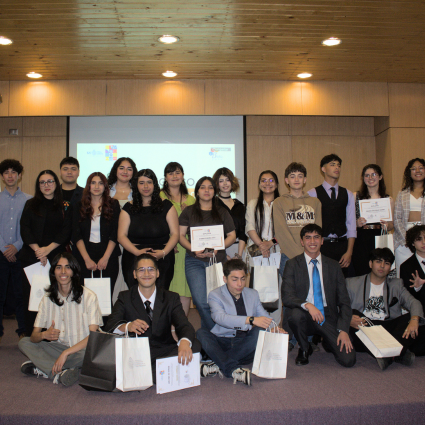 Familias y estudiantes protagonizan emotiva despedida de la generación 2025 BETA PUCV